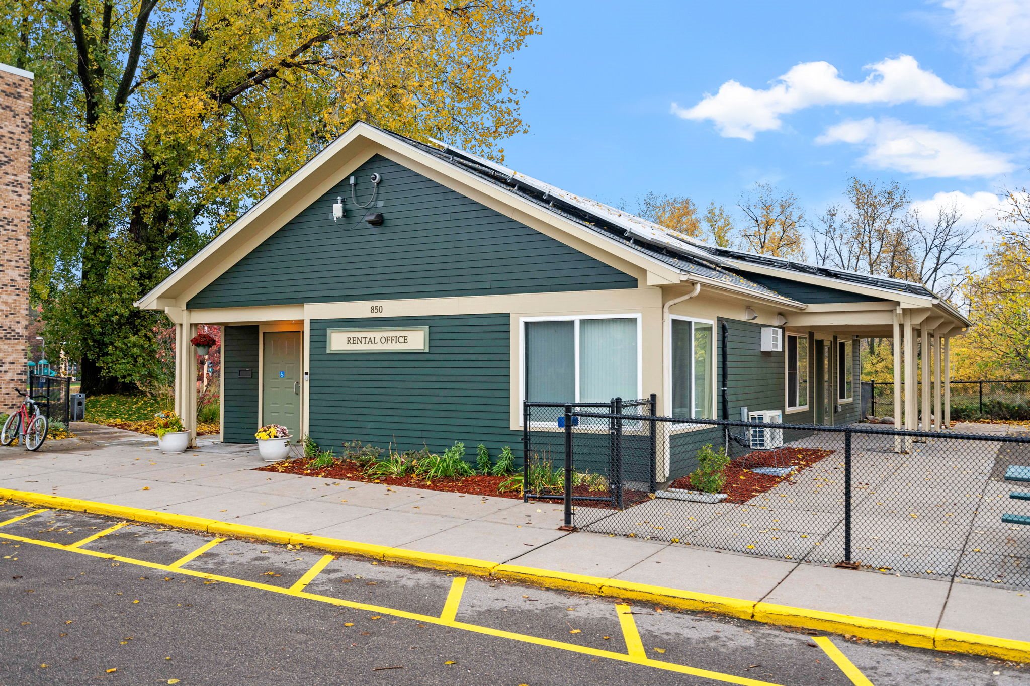 Lincoln Place Apartments in Mahtomedi, MN